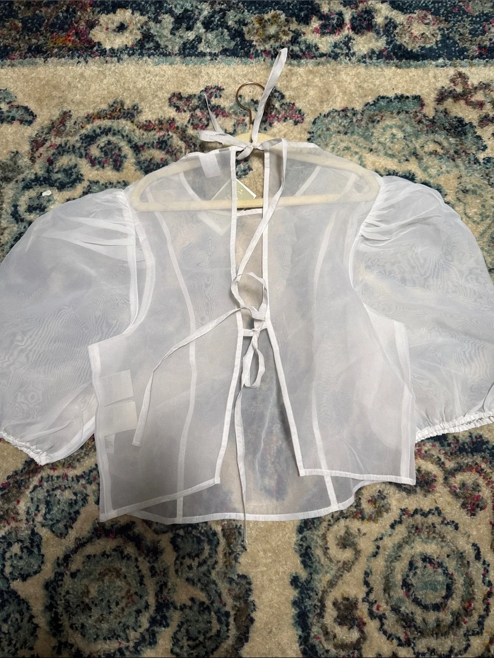NWT H&M Sheer Puff Sleeve Crop Top - White size Medium - Picture 4 of 5